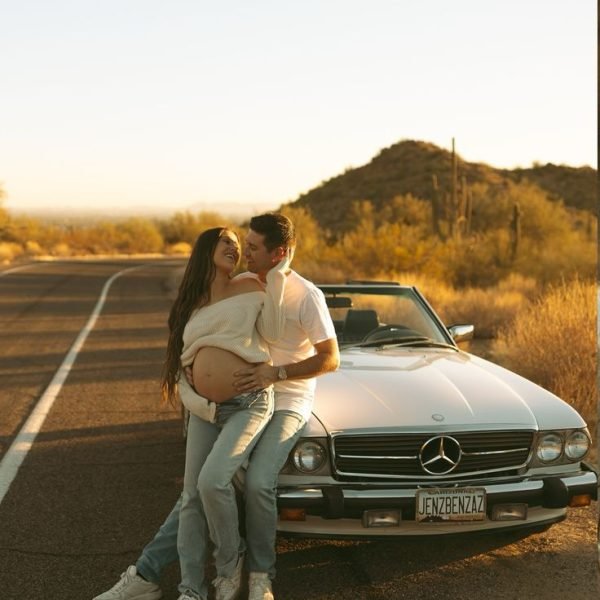 Baby bumps + vintage cars = magic ✨