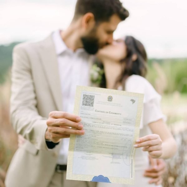 Micro wedding leve e inspirador para apenas 10 convidados no campo