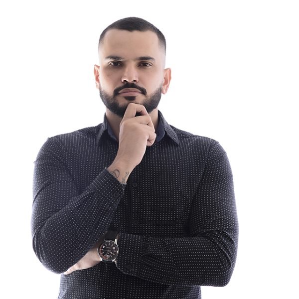 Ensaio feminino e masculino profissional. Ensaio para redes sociais, fotos para linkedin e divulgação de profissional automono. Estudio fotográfico no Tatuapé